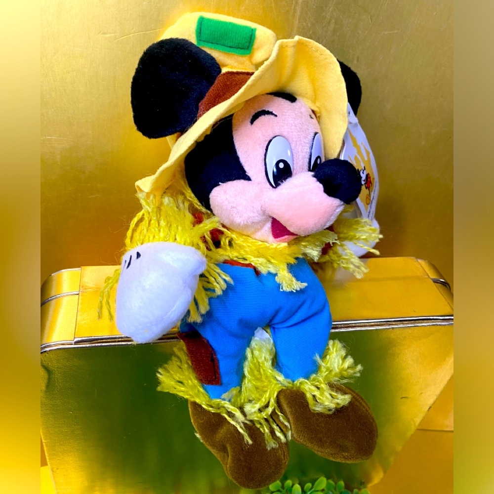 DISNEY PARKS WALT DISNEY WORLD NWT AUTHENTIC 90s MICKEY MOUSE SCARECROW PLUSH 8”